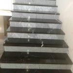 Stepenice od materijala Nero Marquina i Bianco Carrara
