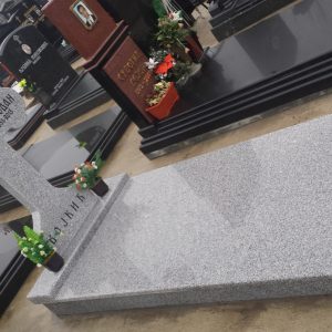 spomenici krstovi izrada kamenorezac beograd