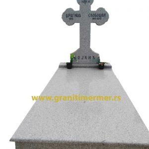 spomenici u obliku krsta od granita i mermera kamenorezac Anastasijevic i sinovi Surcin Novi Beograd