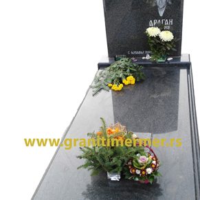 nadgrobni spomenici od granita i mermera kamenorezac Anastasijevic i sinovi Surcin Novi Beograd