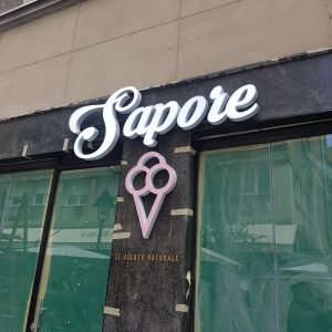 Izlog od granita uskocka Beograd kamenorezac anastasijevic i sinovi