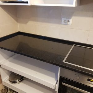 Kuhinja od granita black galaxy 3