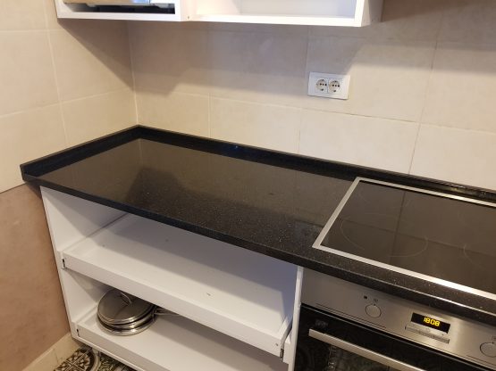 Kuhinja od granita black galaxy 3