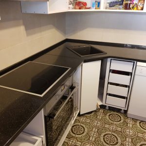 Kuhinja od granita black galaxy