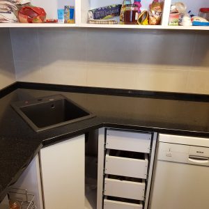 Kuhinja od granita black galaxy 7