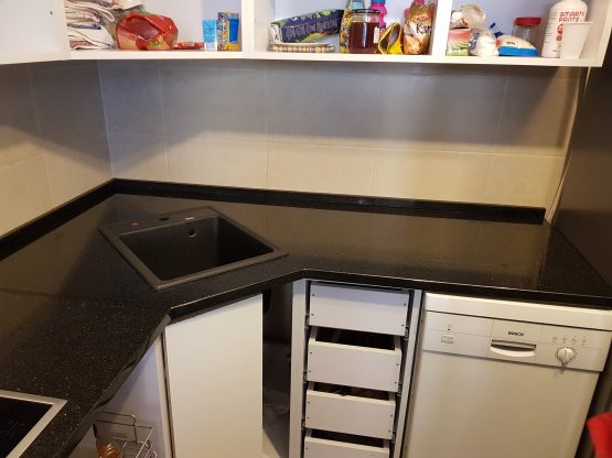 Kuhinja od granita black galaxy 7