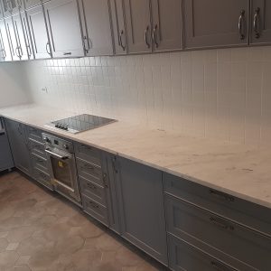 Kuhinja od mermera carrara Kamenorezac Anastasijevic i sinovi