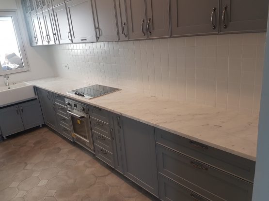 Kuhinja od mermera carrara Kamenorezac Anastasijevic i sinovi