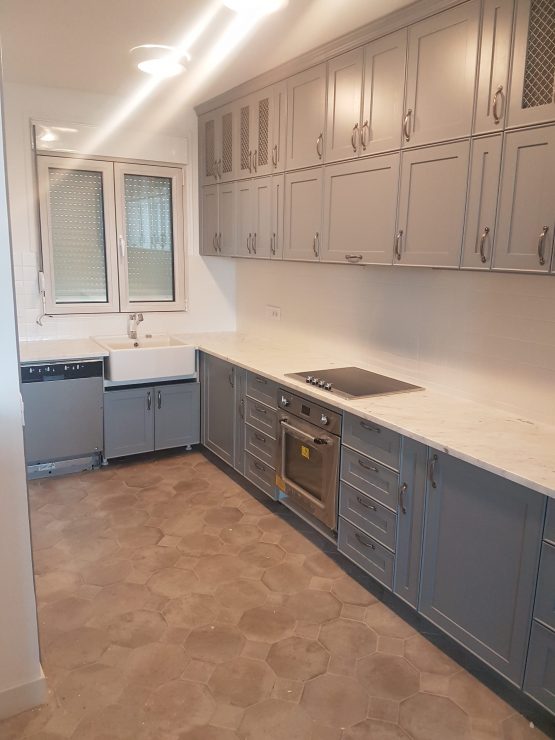 Kuhinja od mermera carrara Kamenorezac Anastasijevic i sinovi