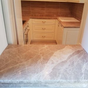 Kuhinja od mermera emperador light kamenorezac Anastasijevic