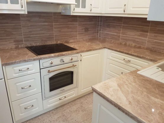 Kuhinja od mermera emperador light kamenorezac Anastasijevic i sinovi