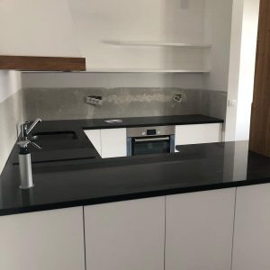 Kuhinjska radna ploca od crnog granita zimbabve 1