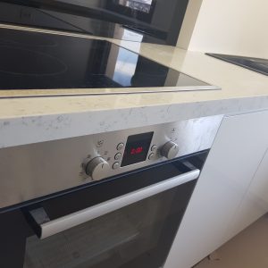 Kuhinjska radna povrsina od kvarca noble carrara 1