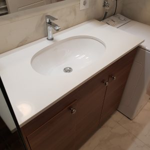 Kupatilski pult od kvarca polar white