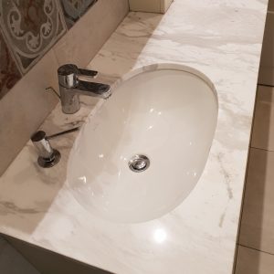 Kupatilski pult od mermera spider