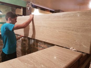 Montaza sanka od tranvertina