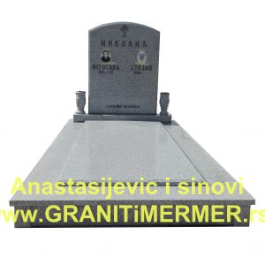 Nadgrobni spomenik od granita 7