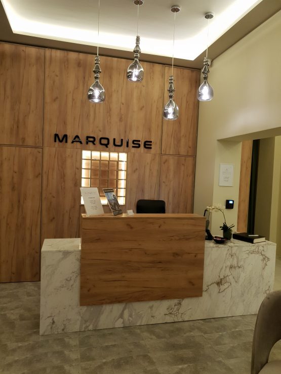 Prijemni pult od mermera spider