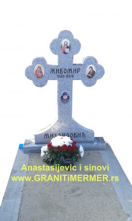 Spomenik u obliku krsta od granita
