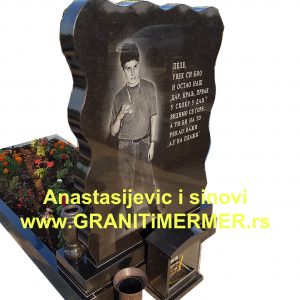 granitni spomenik od materijala zimbabve