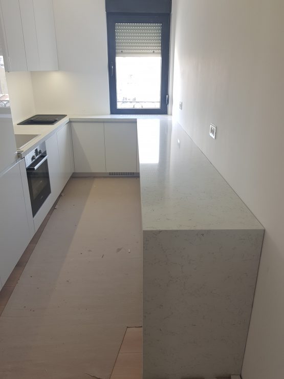 kuhinjska radna ploca od kvarca noble carrara 2