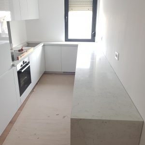 kuhinjska radna ploca od kvarca noble carrara