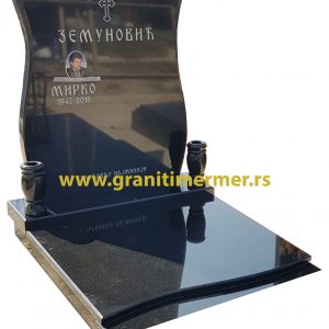 spomenik u obliku laste od granita