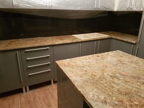 Radna ploca od granita Golden Fantasy - Kamenorezac Anastasijevic