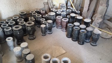 Izrada vaza za spomenike od mermera i granita po meri i obliku 1